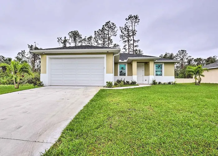 Sleek North Port Gem 4 Mi To Aquatic Center