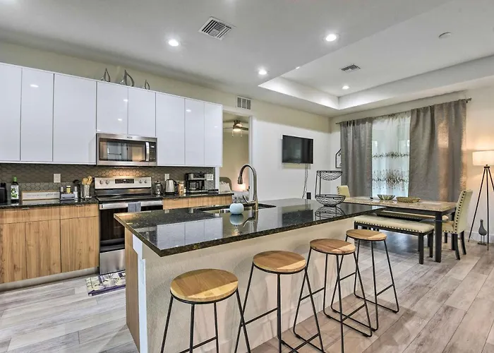 Sleek North Port Gem 4 Mi To Aquatic Center